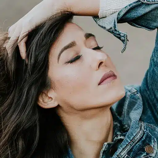 جهان هستی به مثابه یک زن در غزلی از عطا شاد